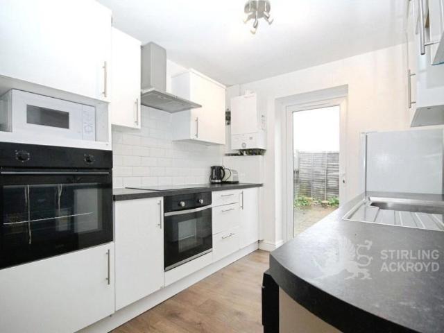 Mangles Road, Guildford, Surrey, GU1 6 bed terraced house to rent £3,700 pcm £854 pw