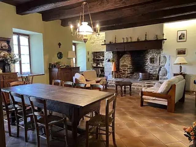 Manhac 12160 Achat / Vente maison 8 pièces t8