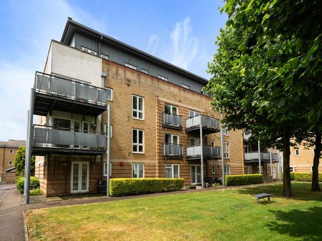 Manhattan Avenue, Watford WD18, 2 bed flat to rent, £1,950 pcm | PrimeLocation