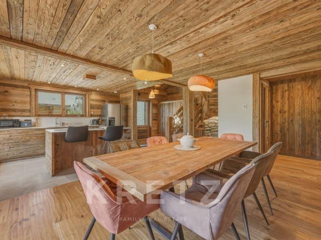 Manigod – Haute savoie Ferme savoyarde rénovée – 220 m² ha. 220m² Manigod
