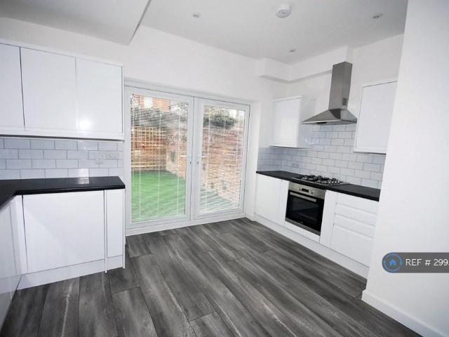 Manifold Road, Eastbourne, BN22 2 bed detached house to rent £1,397 pcm £322 pw