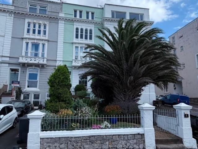 Manilla Crescent, Weston Super Mare BS23 2 bed flat to rent £995 pcm £230 pw