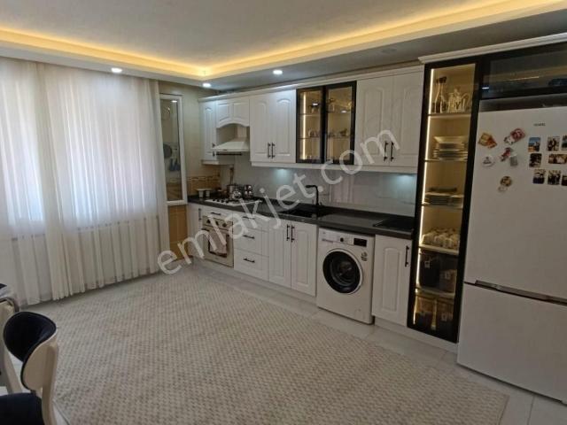 Manisa Ahmetli Zafer Mahallesi 521m² 3 Katlı Müstakil Ev Satılık