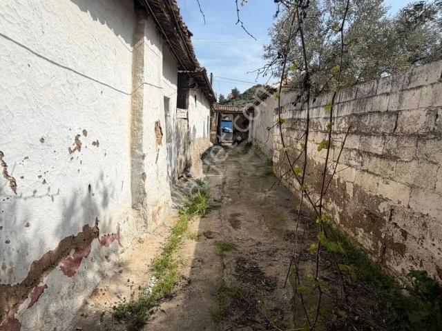 Manisa Ahmetli Barboros Mahallesi 540m² Müstakil Ev Satılık