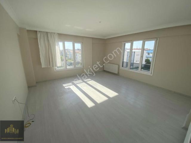 Manisa Akhisar Efemden Çınarlıkapıya Yakın 135 M2 Kiralık!