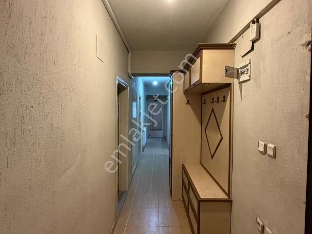 Manisa Alaşehir Alper Gayrimenkulden İstasyon Mah. Ara Kat 3+1 Kapalı Mutfak