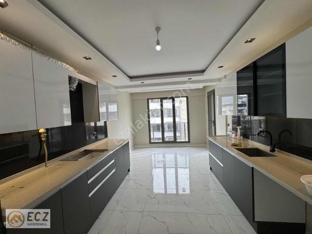Manisa Alaşehir Satılık 3+1 Sıfır İstasyon Mah 160 M2 Daire