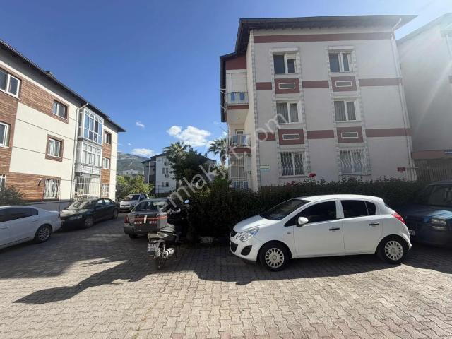 Manisa Güzelyurt Mah. Güzelyurt Sitesi Satılık 3+1 Daire