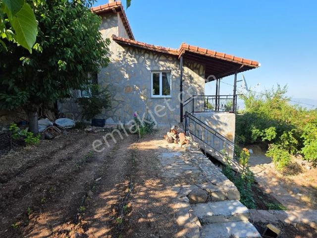 Manisa / Şehzadeler / Ayvacık Köyünde Doğayla İç İçe Villa