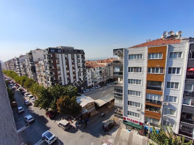 Manisa Şehzadeler Dilşikar Mh.cadde Üzeri 2+1 Asansörlü Daire