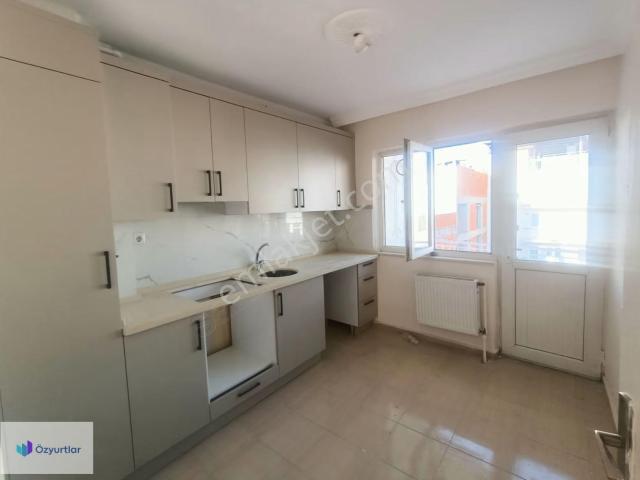 Manisa Eski Garaj Karşısında Kiralık 3+1 Daire