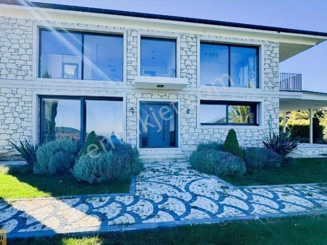 Manisa Karakoca 4+1 Yerden Isıtmalı Satılık Villa