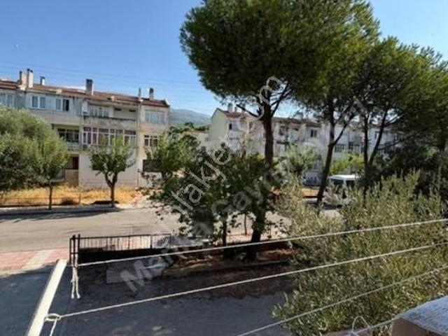 Manisa Laleli Mah.145m2 Arsa Payı Olan 2+1 Ara Kat Satılık Daire