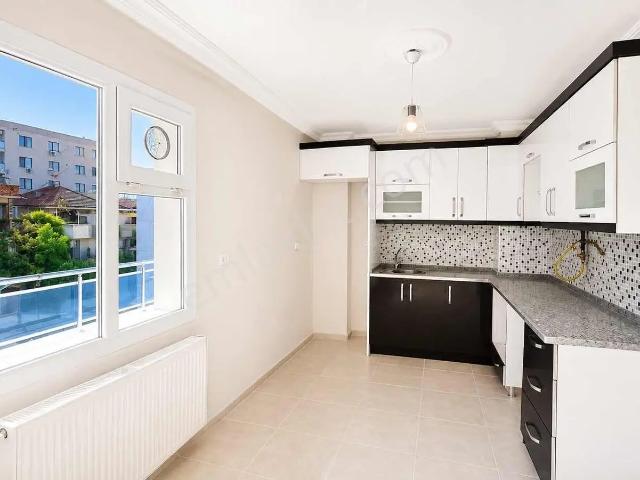 Muradiyede Kiralık 3+1 Daire | Çift Balkon | Memura Uygun