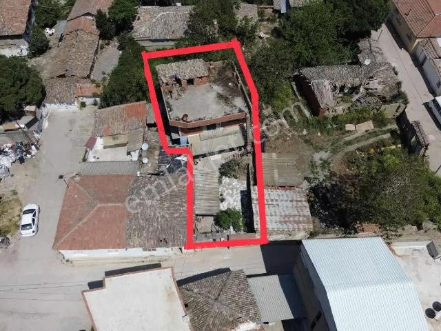 Manisa Muradiye Merkezde 241 M2 Arsa İçerisinde 2 Katlı Müstakil