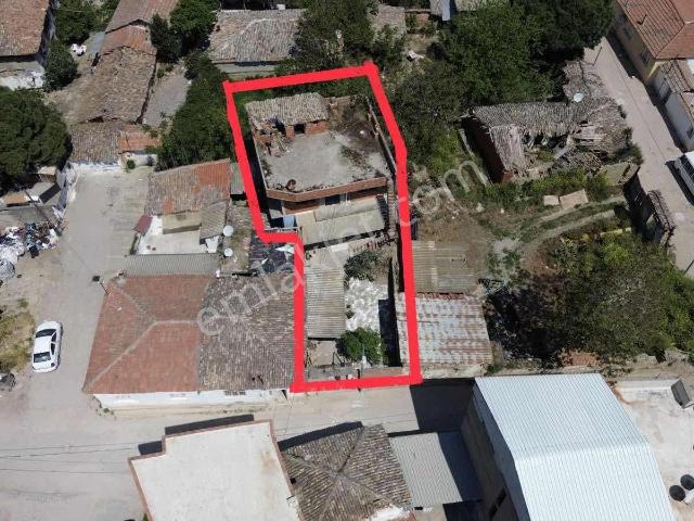 Manisa Muradiye Merkezde 241 M2 Arsa İçerisinde 2 Katlı Müstakil