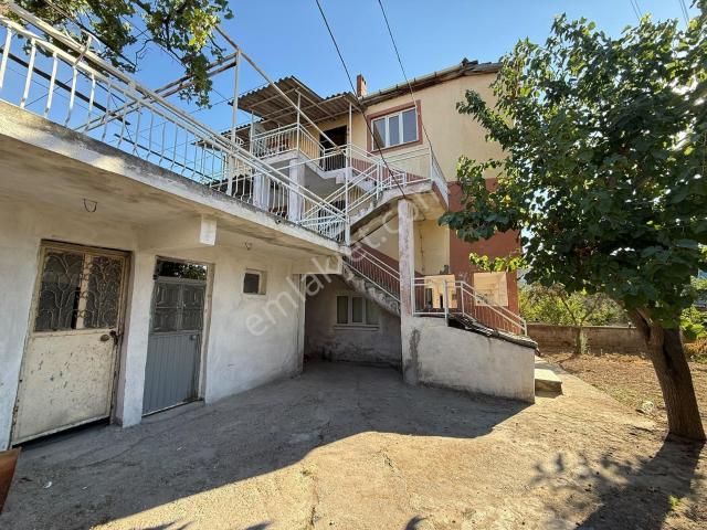 Manisa Soma Sevgi Yolu Civarında Satılık Müstakil Bina !