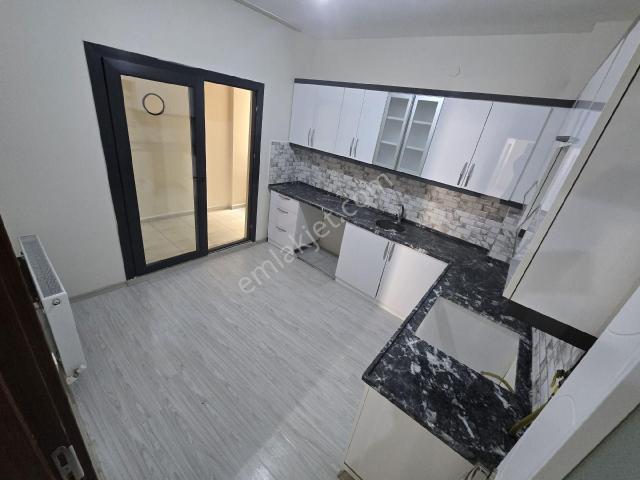Manisa Yunusemre Muradiyede 2+1 Kapalı Mutfak Kiralık Daire