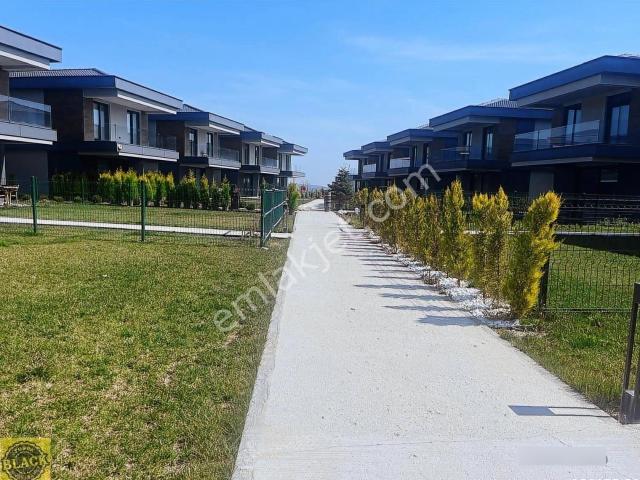 Manisa Yunusemre Mahallesinde Satılık Lüks Villa