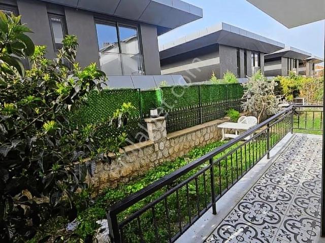 Manisa Yunusemre Güzelyurt Mah. 6+1 Tripleks Villa
