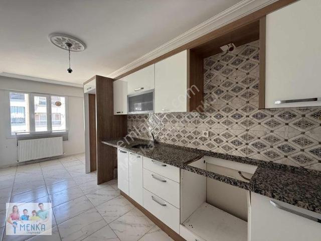 Manisa Yunusemre 50.yıl Mah.asansörlü Ara Kat Satılık Daire