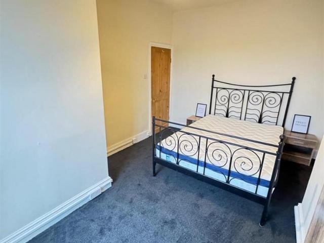 Manley Street place, Brighouse 2 bed terraced house to rent £700 pcm £162 pw