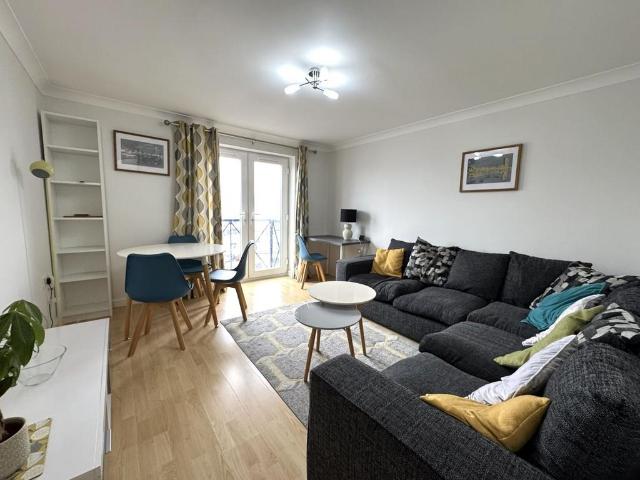 Mannheim Quay, Maritime Quarter. 2 bed apartment to rent £1,000 pcm £231 pw