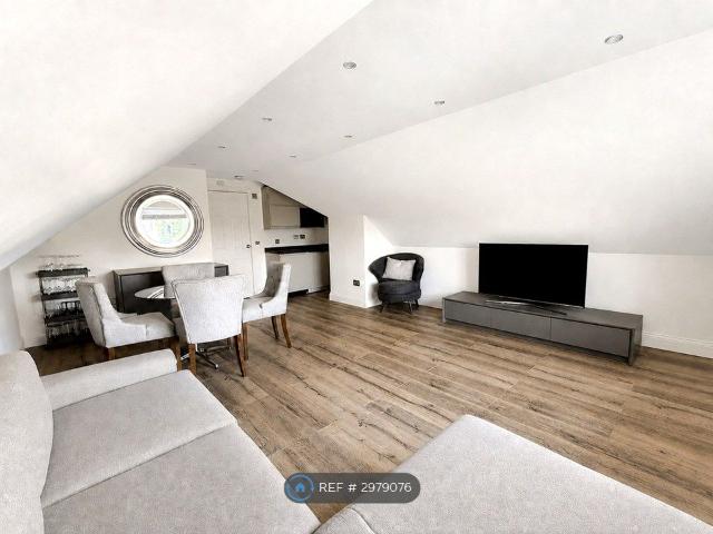 Manning House, Teddington TW11, 2 bed flat to rent, £2,700 pcm | PrimeLocation