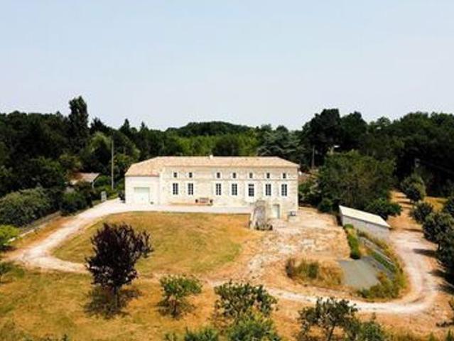 Manoir 4 chambres, 1 dépendance et grand terrain