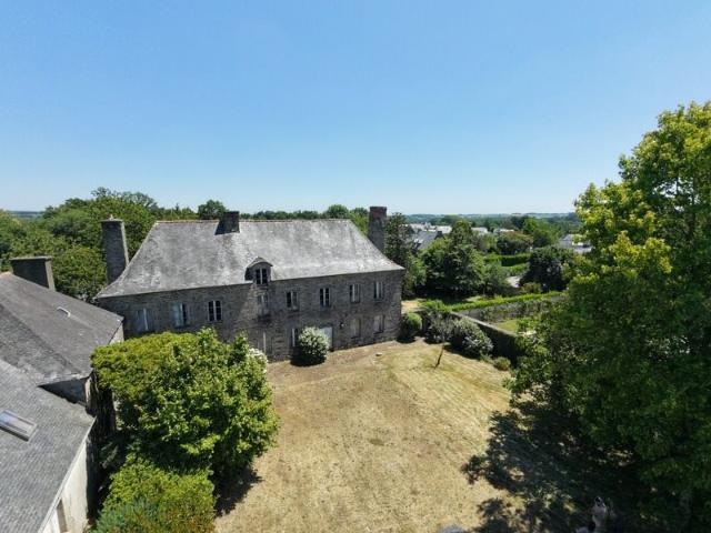 Manoir d’exception du Xviiiᵉ siècle et son parc clos au cœur. 199m² Loudéac