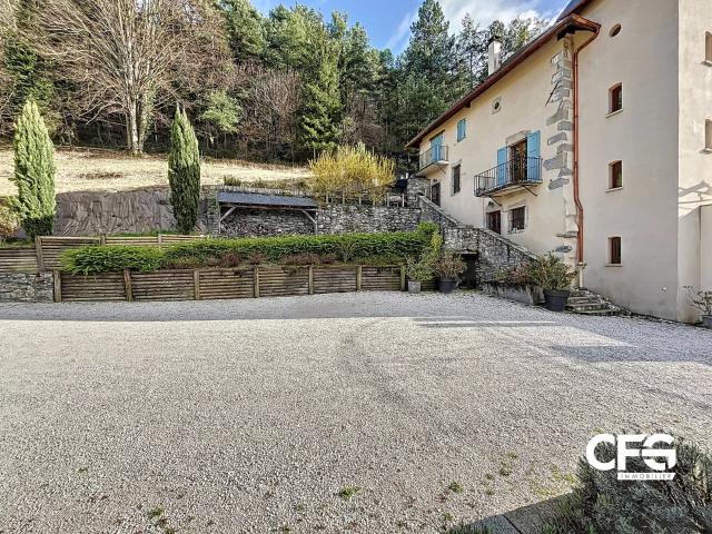 Manoir d’exception sur les hauteurs de Chambéry – Un havre de pa