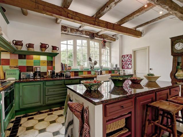 Manoir d'exception avec maison d'amis et piscine, situé dans. 530m² Saint Cirq Lapopie