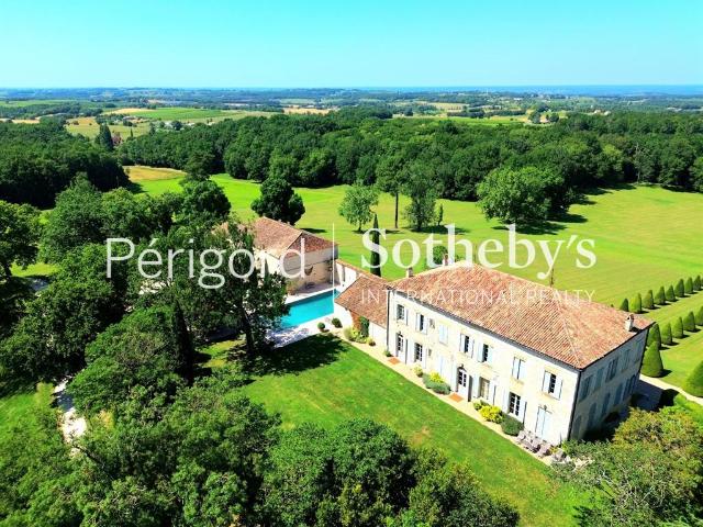 Manoir d'Exception du XVIIIe Siècle avec Vue Panoramique et. 854m² Bergerac