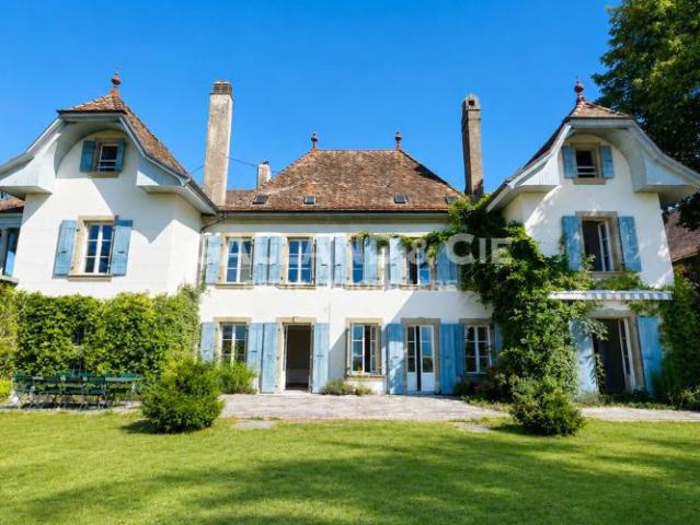 Manoir de caractère au coeur d'un domaine privé