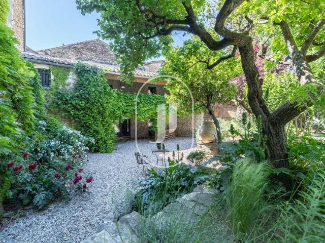 Manoir de caractère à vendre dans les Baronnies provençales 300m² Nyons