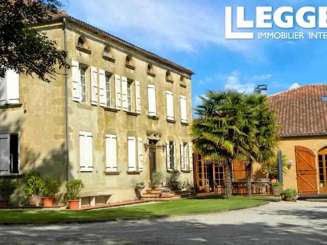 Manoir de luxe avec vue sur les Pyrénées, piscine et potentiel B&B près de Marciac, Gers 32