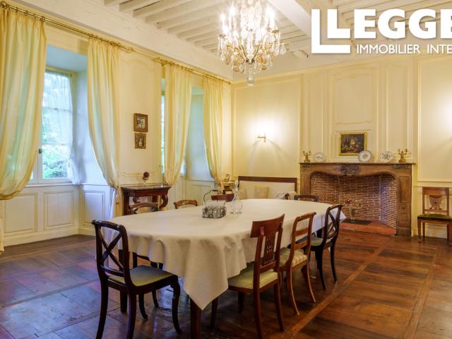 Manoir du XVIe siècle rénové avec élégance, vue vallée, jardin et garage – Uzerche