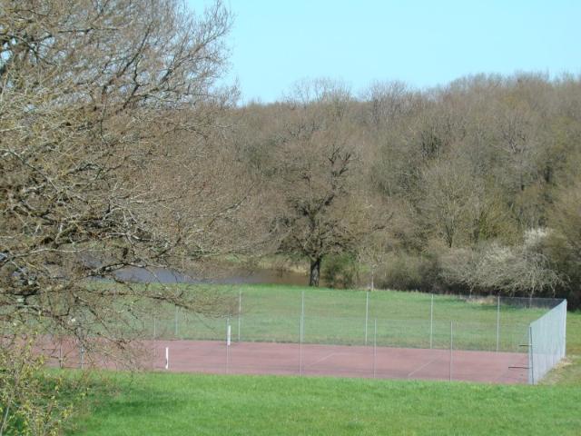 Manoir du XVIeme, 2 corps de ferme, un étang et 22 ha de territoire