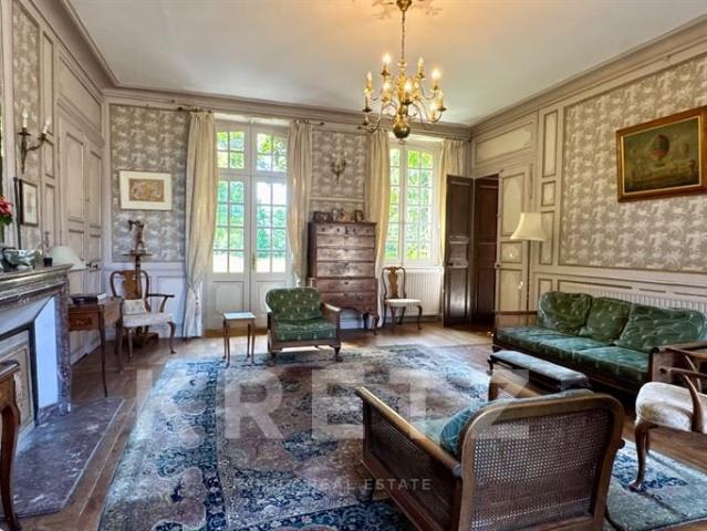 Manoir du XVIIIe avec gîte sur 4 hectares 575m² Montluçon
