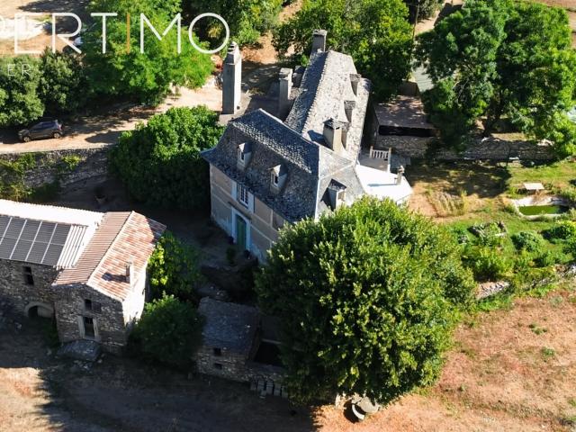Manoir d'une superficie habitable de 338 m2 avec dépendances. 338m² Saint Etienne Vallée Française