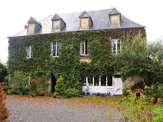 Manoir XXe avec dépendances XVe, XVIIIe sur 33ha 54a 95ca 550m² Vallière