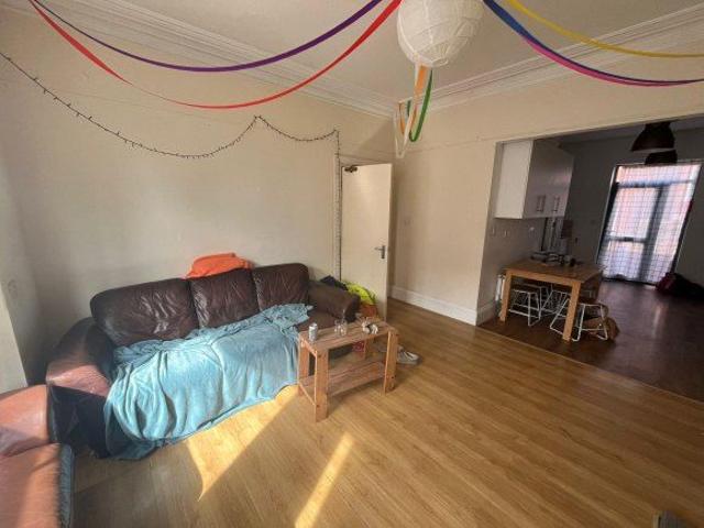 Manor Terrace, Leeds, West Yorkshire LS6, 6 bed shared accommodation to rent, £628 pppm | PrimeLocation