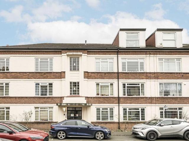 Manor Vale, Brentford TW8 2 bed flat to rent £2,100 pcm £485 pw