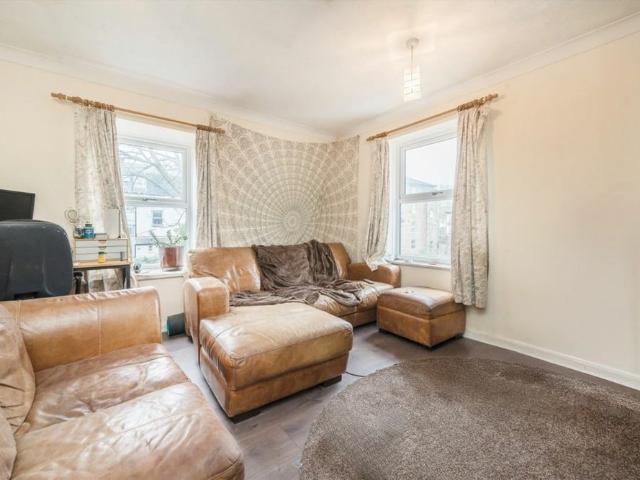 Manor Vale, TW8, London
