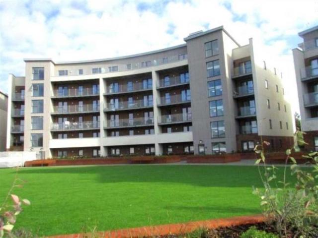 Manor Way, Borehamwood 2 bed flat to rent £1,850 pcm £427 pw