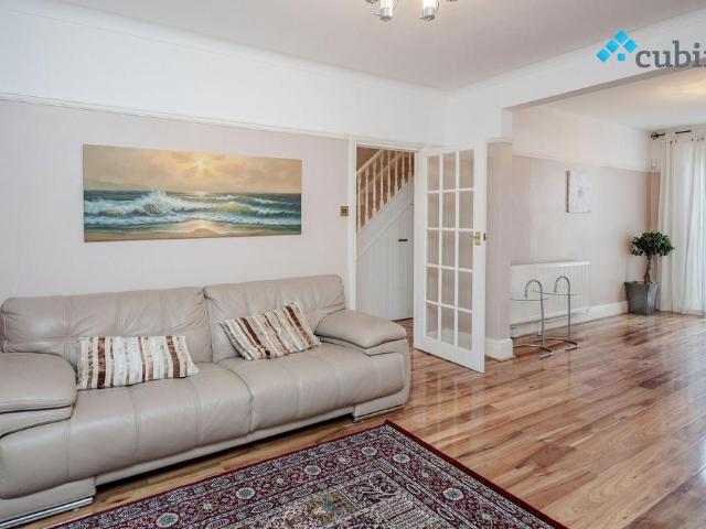 Manor Way, Mitcham CR4 3 bed terraced house to rent £2,396 pcm £553 pw