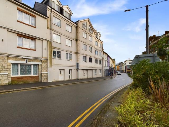Manor Court, Tontine Street 2 bed flat to rent £1,000 pcm £231 pw
