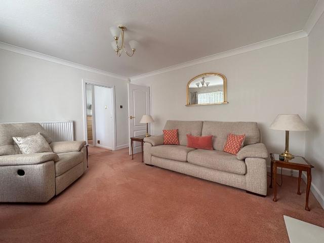 Manor Court, Whitchurch CF14, 2 bed flat to rent, £1,100 pcm | PrimeLocation