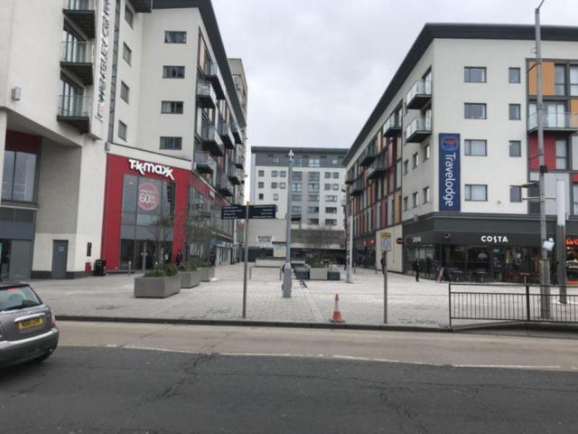 Manor Court, Central Square, Wembley. 2 bed flat to rent £1,517 pcm £350 pw