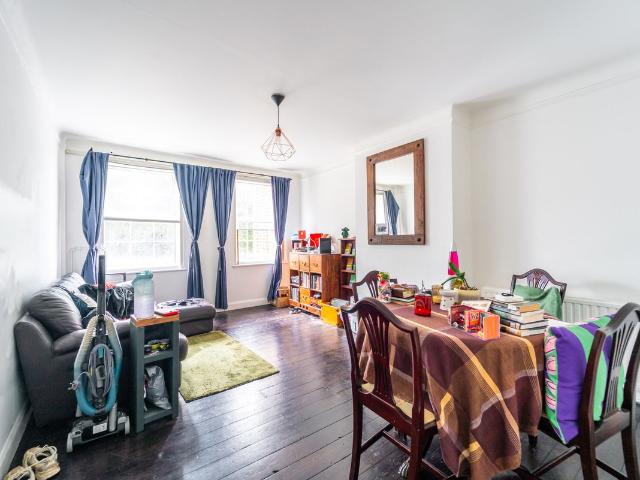 Manor Court, East Finchley Highgate, London N2, 2 bed flat to rent, £2,150 pcm | PrimeLocation